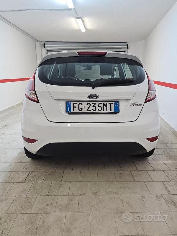 Usata Ford Fiesta 75 CV (55 kW) 2016 Bianco Berlina