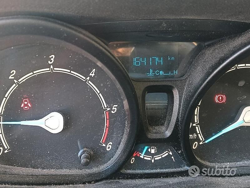 Usata Ford Courier 2016 Grigio Monovolume