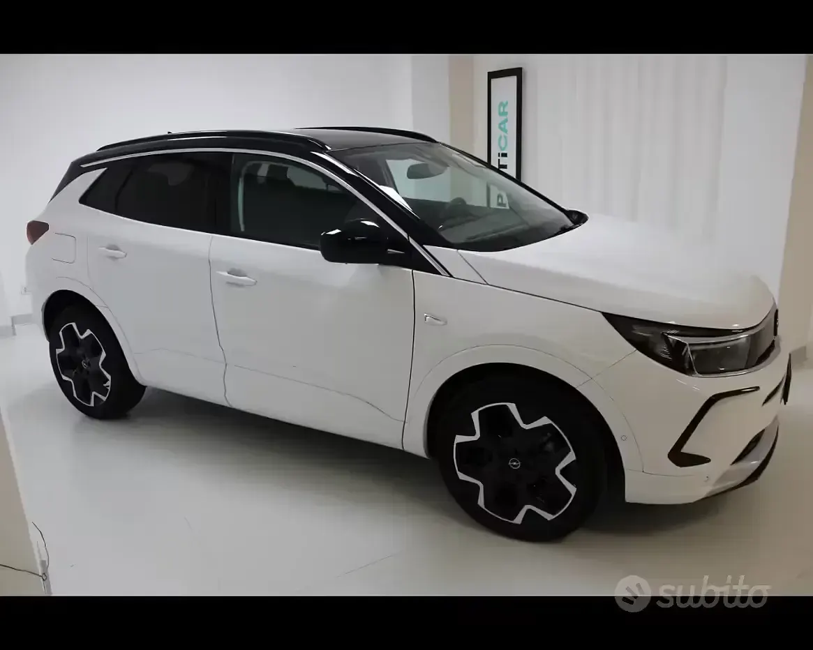 Usata Opel Grandland X Ultimate 131 CV (96 kW) 2024 Grigio SUV