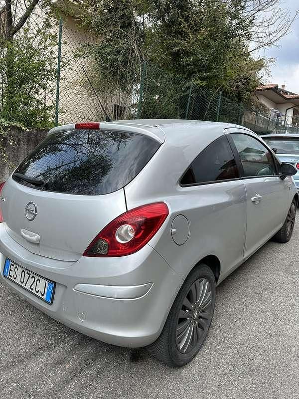 Usata Opel Corsa Edition 86 CV (63 kW) 2013 Utilitaria