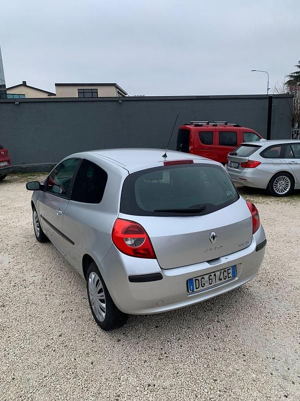 Usata Renault Clio II 86 CV (63 kW) 2007 Berlina