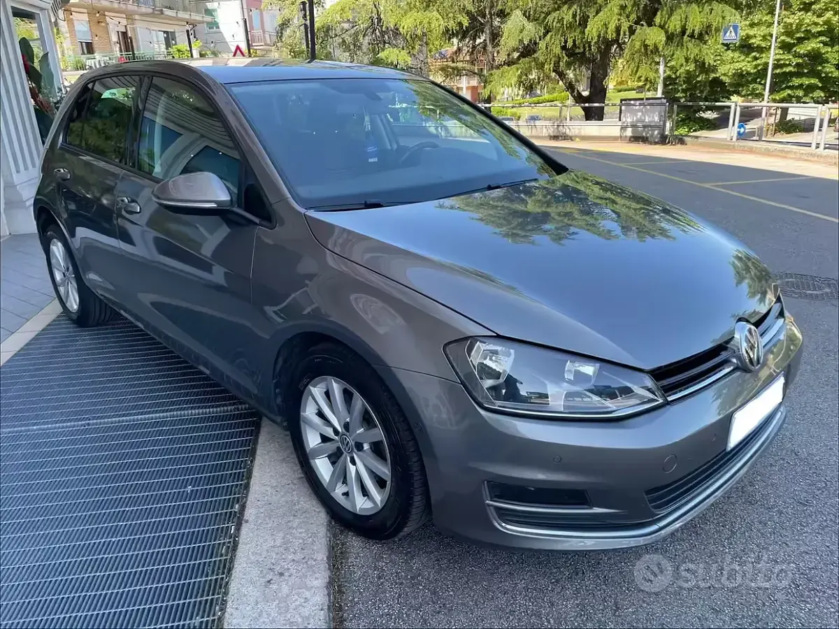 Usata VW Golf VII LOUNGE 110 CV (80 kW) 2015 Grigio Berlina