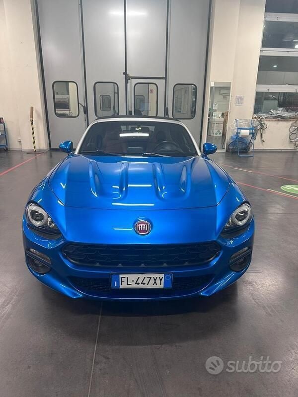 Usata Fiat 124 Spider Lusso 140 CV (102 kW) 2017 Blu Cabrio