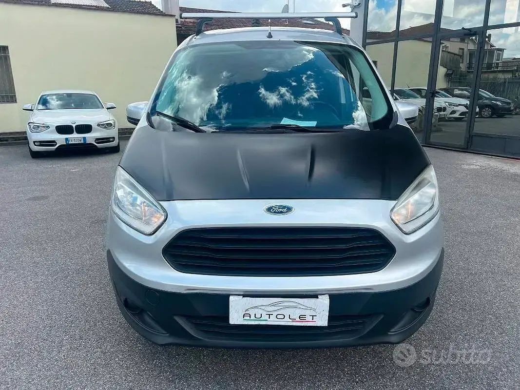 Usata Ford Tourneo Courier 75 CV (55 kW) 2016 Grigio Monovolume