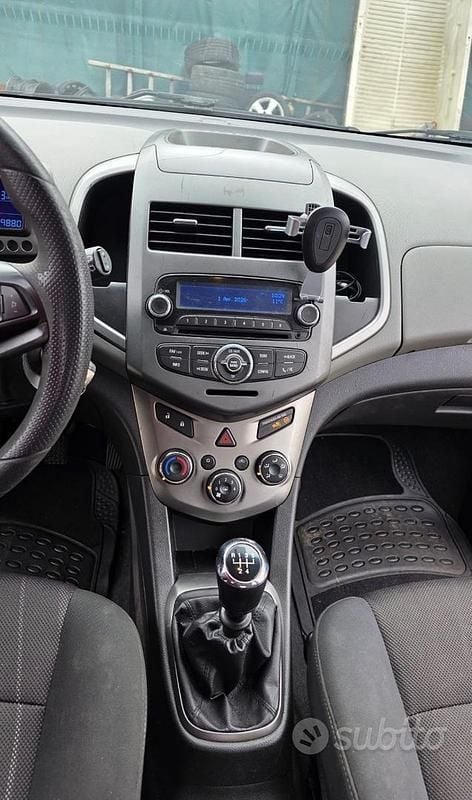 Usata Chevrolet Aveo 75 CV (55 kW) 2012 Nero Utilitaria