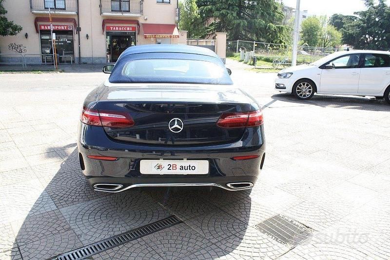 Usata Mercedes E220 Premium 194 CV (142 kW) 2018 Blu Cabrio