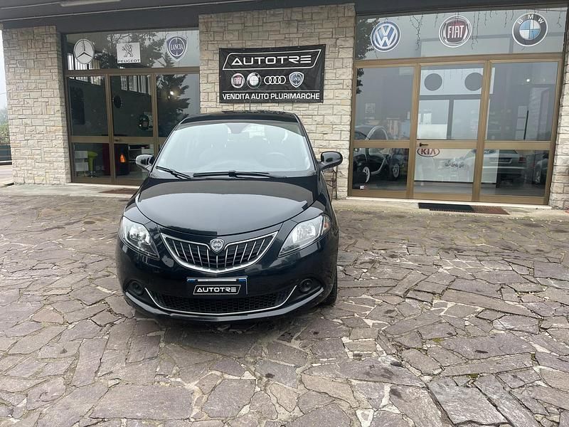 Nero Usata 2022 Lancia Ypsilon S Due volumi | 9900 € (Buon prezzo) - Immagine 1/4