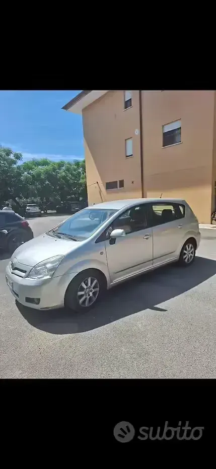 Usata Toyota Corolla Verso 116 CV (85 kW) 2004 Grigio Monovolume