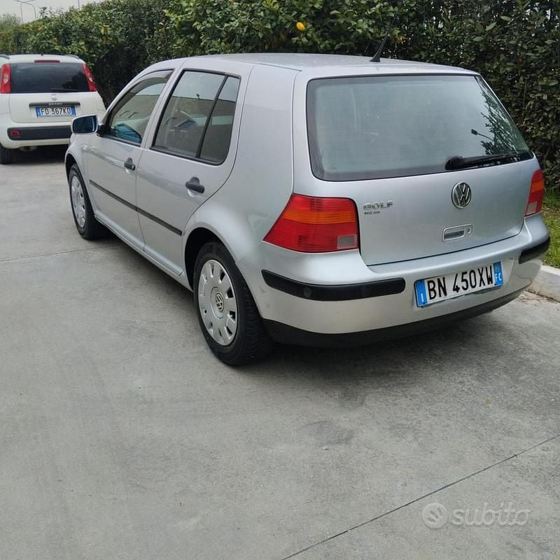 Usado VW Golf IV 75 CV (55 kW) 2002 Gris Berlina