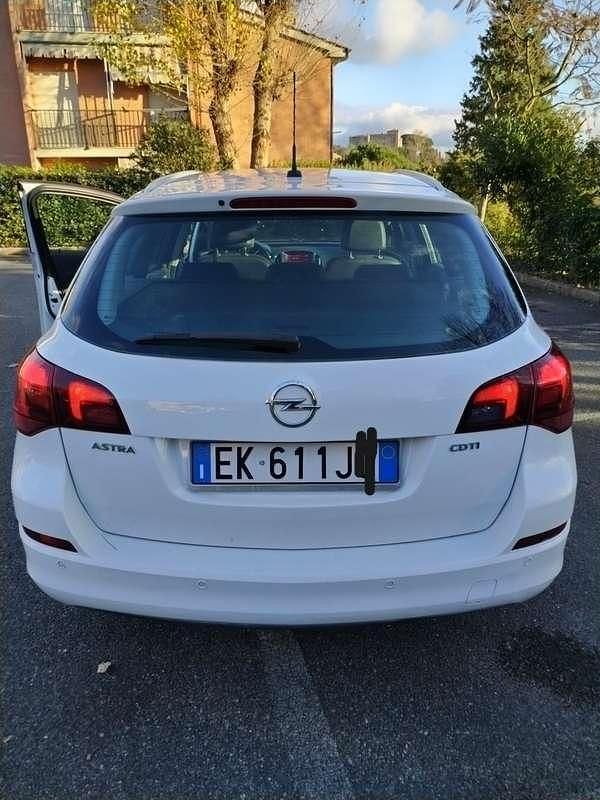 Usata Opel Astra 110 CV (80 kW) 2011 Station wagon