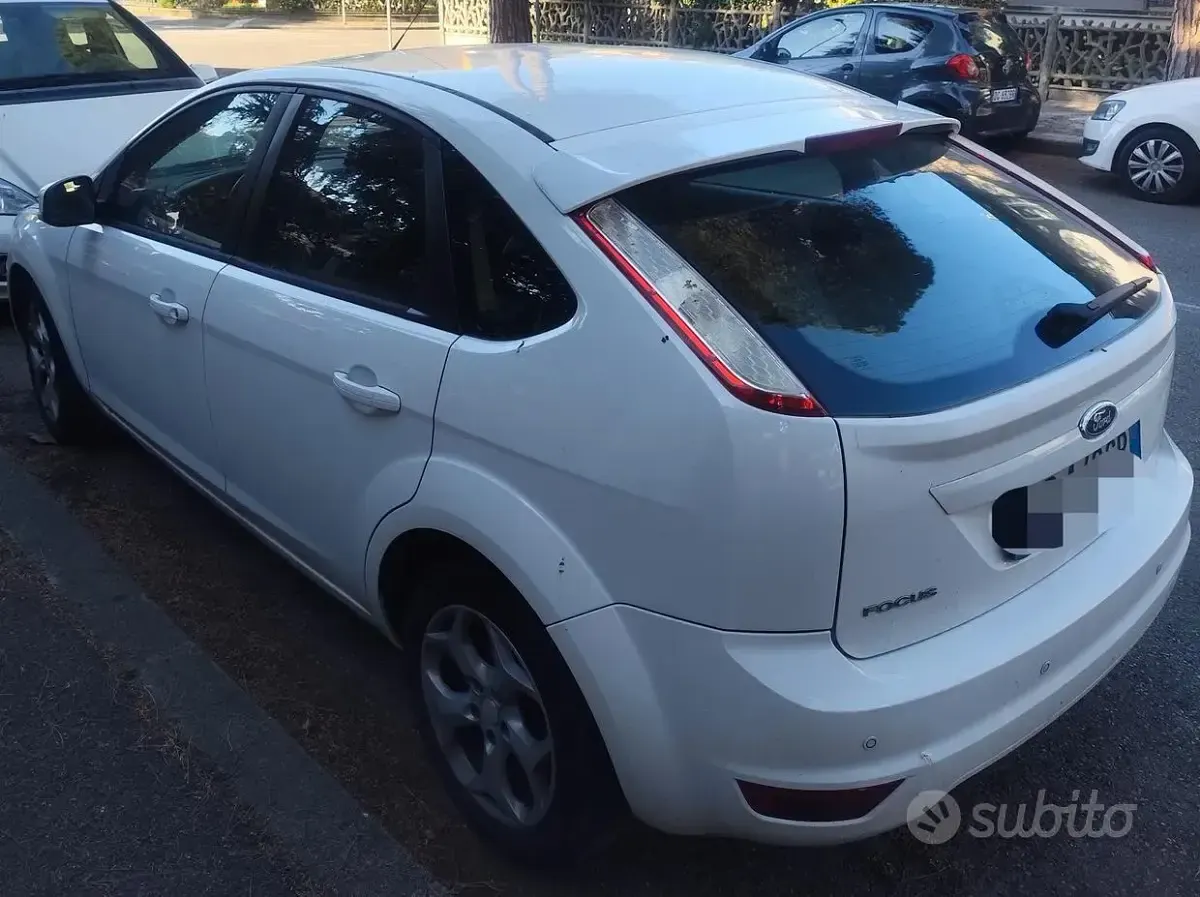Usata Ford Focus 115 CV (84 kW) 2010 Bianco Berlina