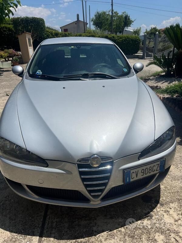 Grigio Usata 2005 Alfa Romeo 147 Due volumi | 2500 € (Cara) - Immagine 1/4