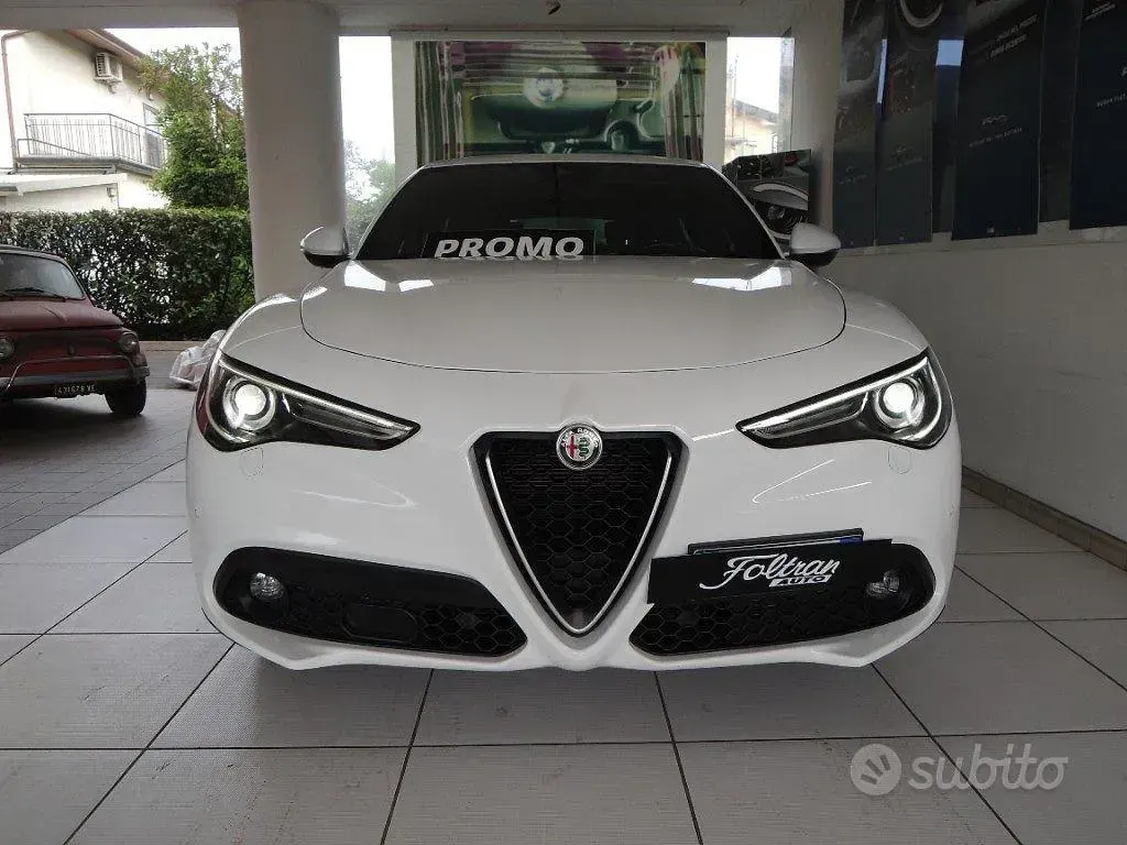 Usata Alfa Romeo Stelvio Business 160 CV (117 kW) 2022 Bianco SUV