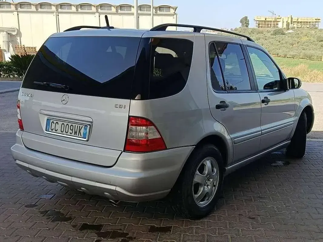 Begagnad Mercedes ML270 163 HK (119 kW) 2002 Silver SUV