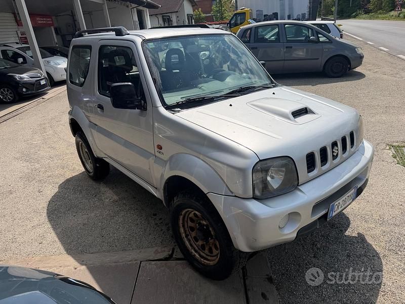 Usata Suzuki Jimny 65 CV (47 kW) 2004 Grigio SUV