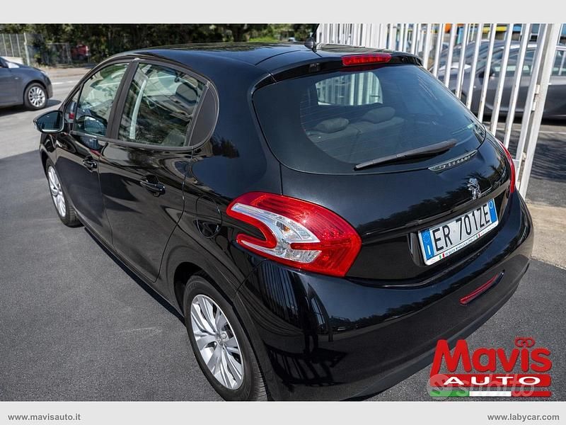 Usata Peugeot 208 Active 82 CV (60 kW) 2013 Nero Utilitaria
