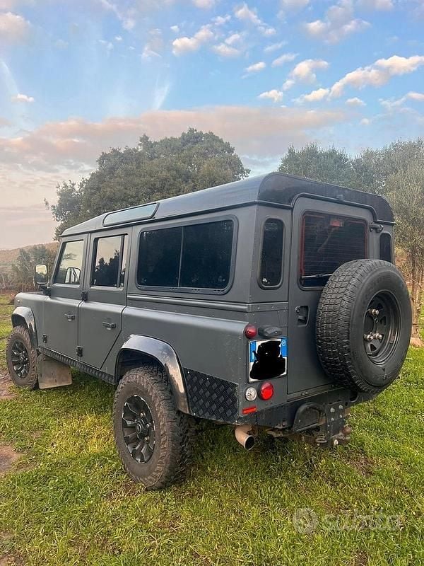 Usata Land Rover Defender SE 122 CV (89 kW) 2009 Grigio Station wagon