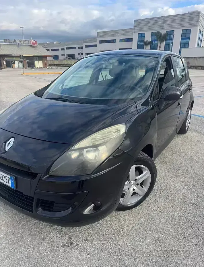 Usata Renault Scénic Dynamique 110 CV (80 kW) 2010 Nero Monovolume