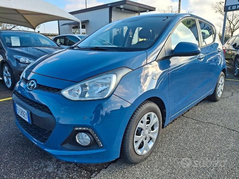 Usata Hyundai i10 Edition 66 CV (48 kW) 2016 Blu Utilitaria