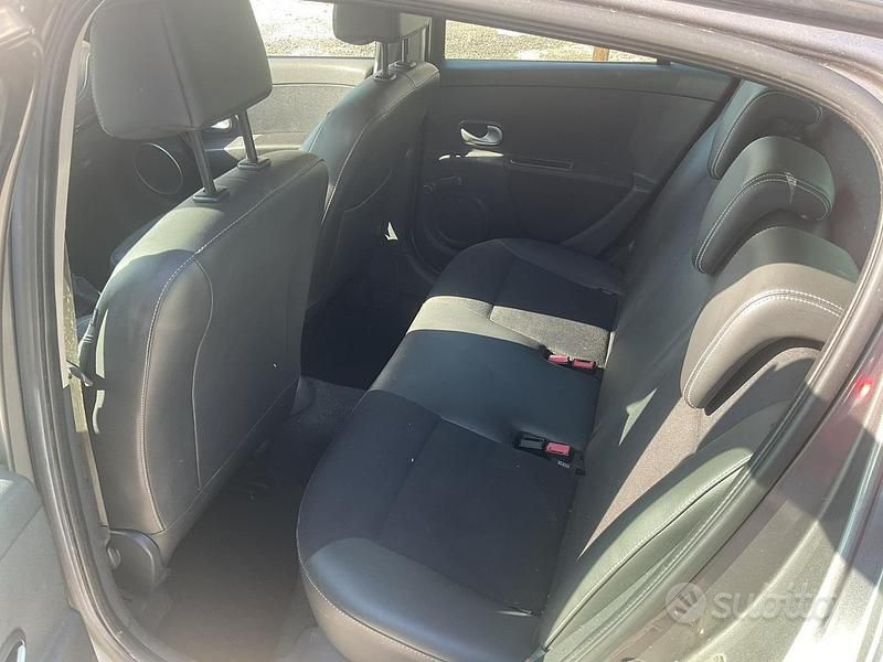 Usata Renault Clio II Privilege 2011 Grigio Berlina