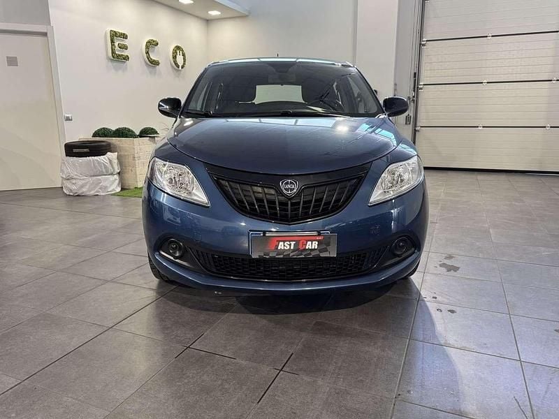 Usata Lancia Ypsilon Silver 69 CV (50 kW) 2023 Blu/azzurro Utilitaria