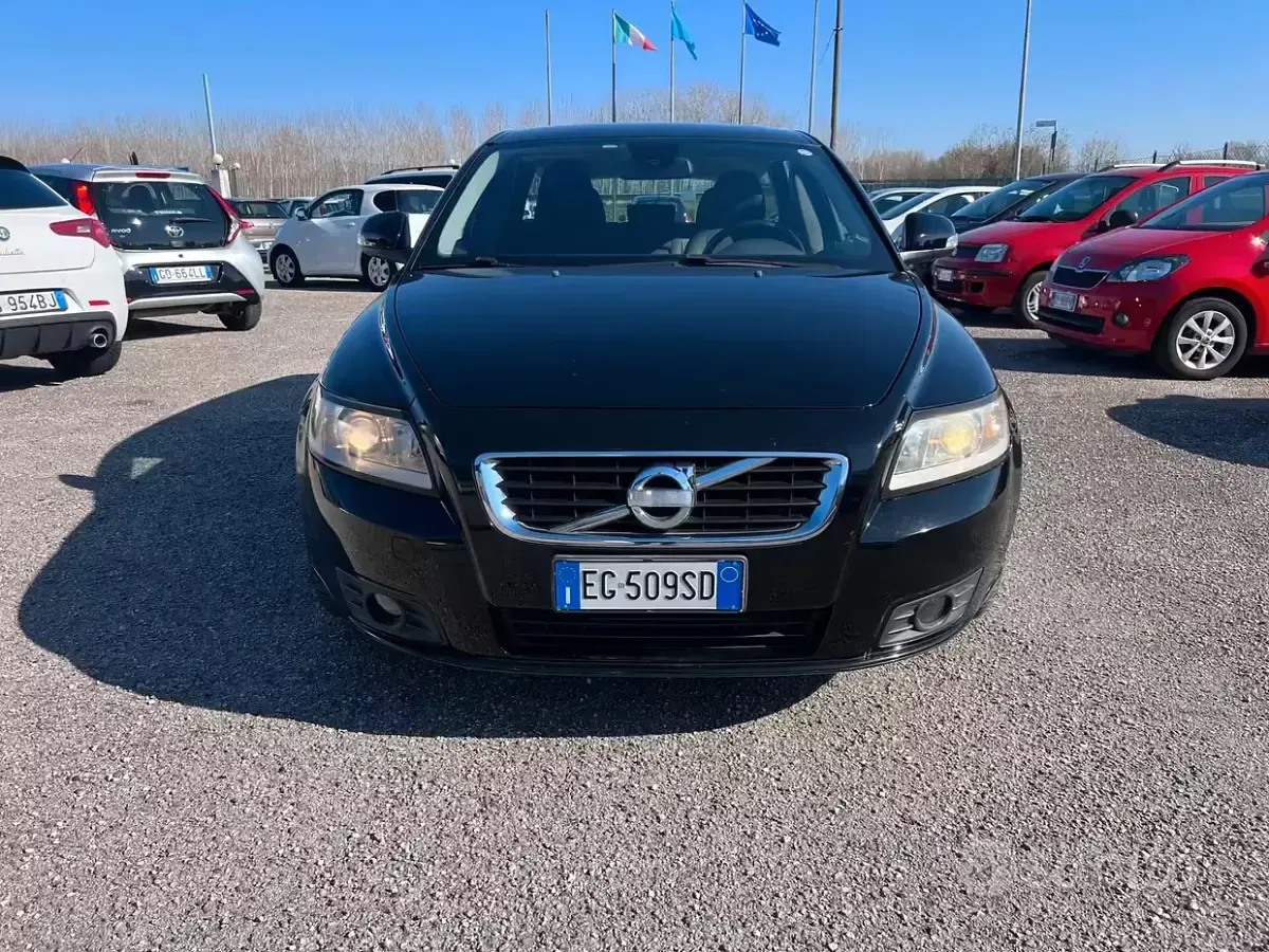 Usata Volvo V50 115 CV (84 kW) 2011 Nero Station wagon