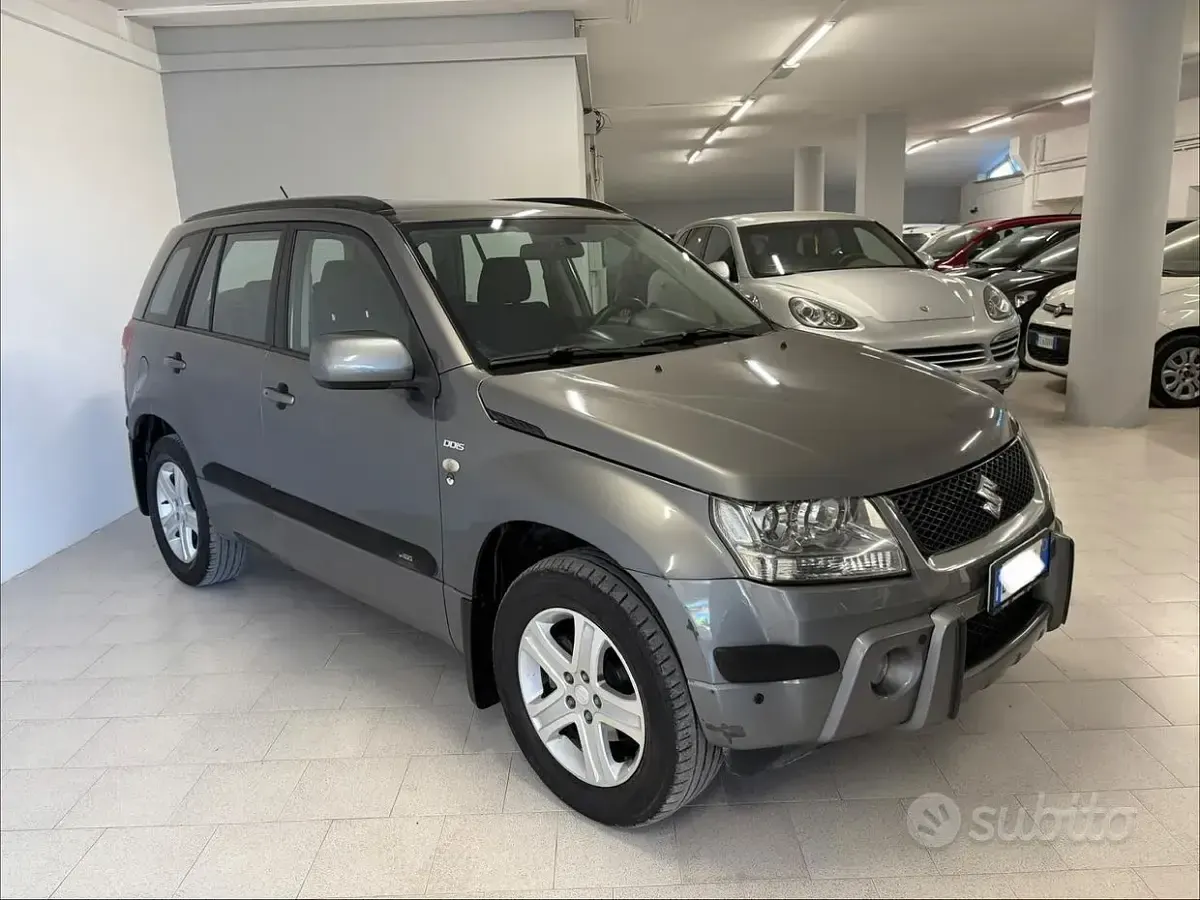 Usata Suzuki Grand Vitara 129 CV (94 kW) 2007 Grigio SUV