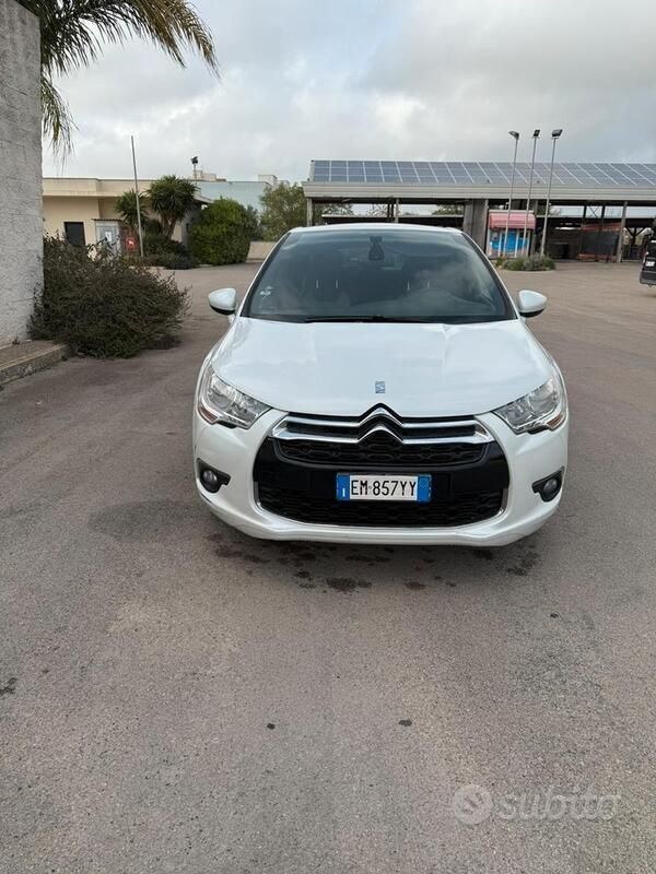 Usata 2012 Citroën DS4 Due volumi | 5000 € - Immagine 1/4