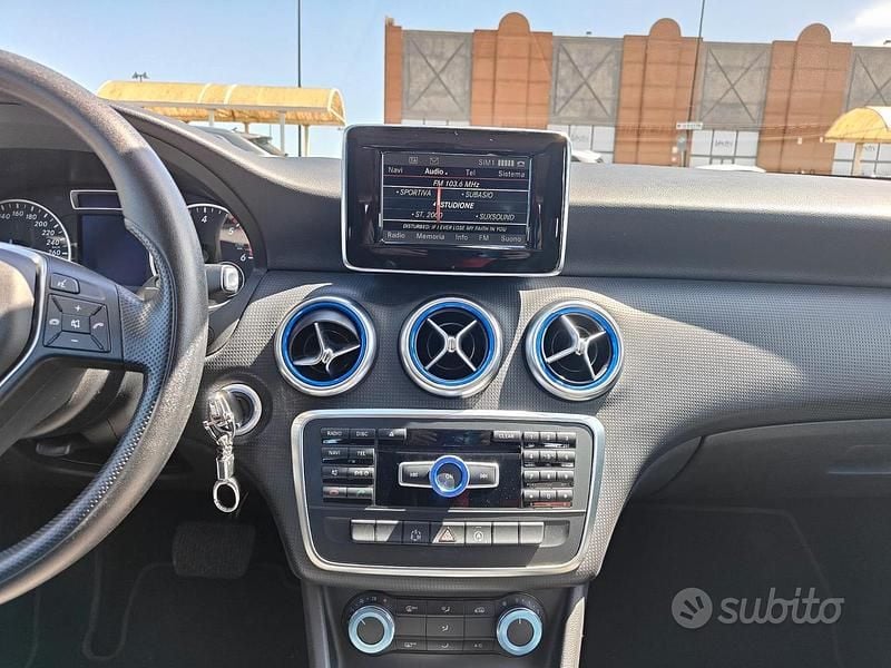 Usata Mercedes A180 Executive 103 CV (75 kW) 2015 Argento Utilitaria