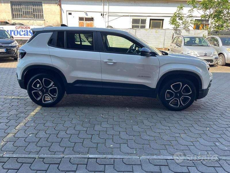 Usata Jeep Avenger Summit 100 CV (73 kW) 2024 Bianco SUV