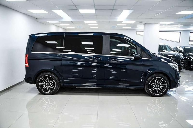 Usata Mercedes V250 Premium Plus 190 CV (139 kW) 2019 Blu cosmo perlato metallizzato Monovolume