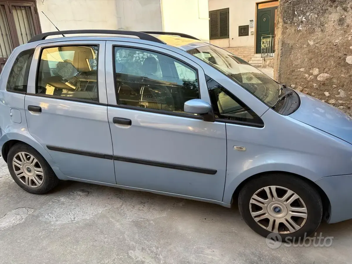 Usata Fiat Idea 69 CV (50 kW) 2005 Blu Monovolume