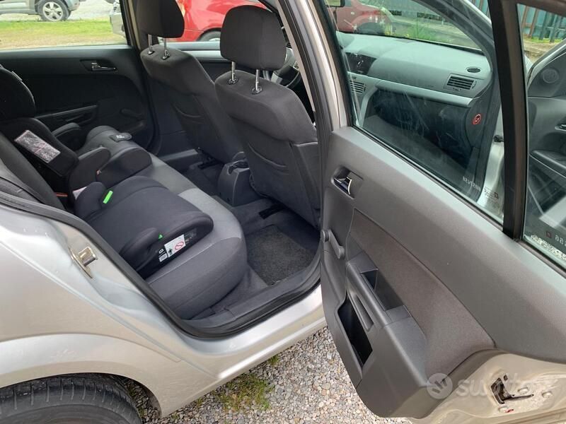 Usata Opel Astra Enjoy 116 CV (85 kW) 2010 Argento Berlina