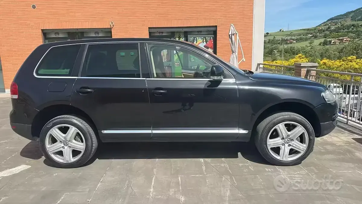 Usata VW Touareg 224 CV (164 kW) 2007 Nero SUV