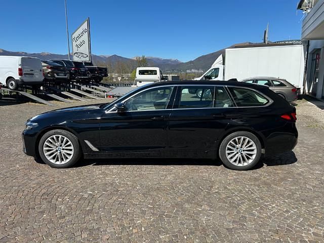 Usata BMW 530 Luxury Line 249 CV (183 kW) 2022 Nero metallizzato Station wagon