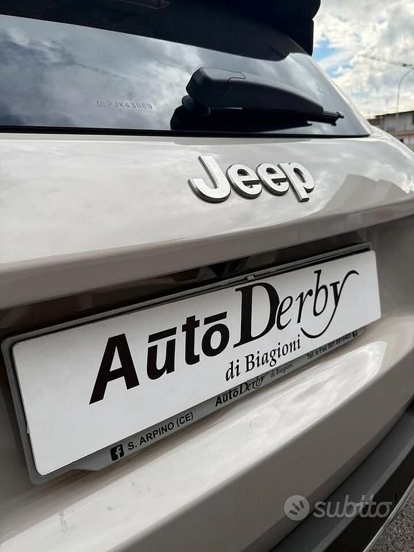 Usata Jeep Avenger Summit 100 CV (73 kW) 2023 Beige SUV