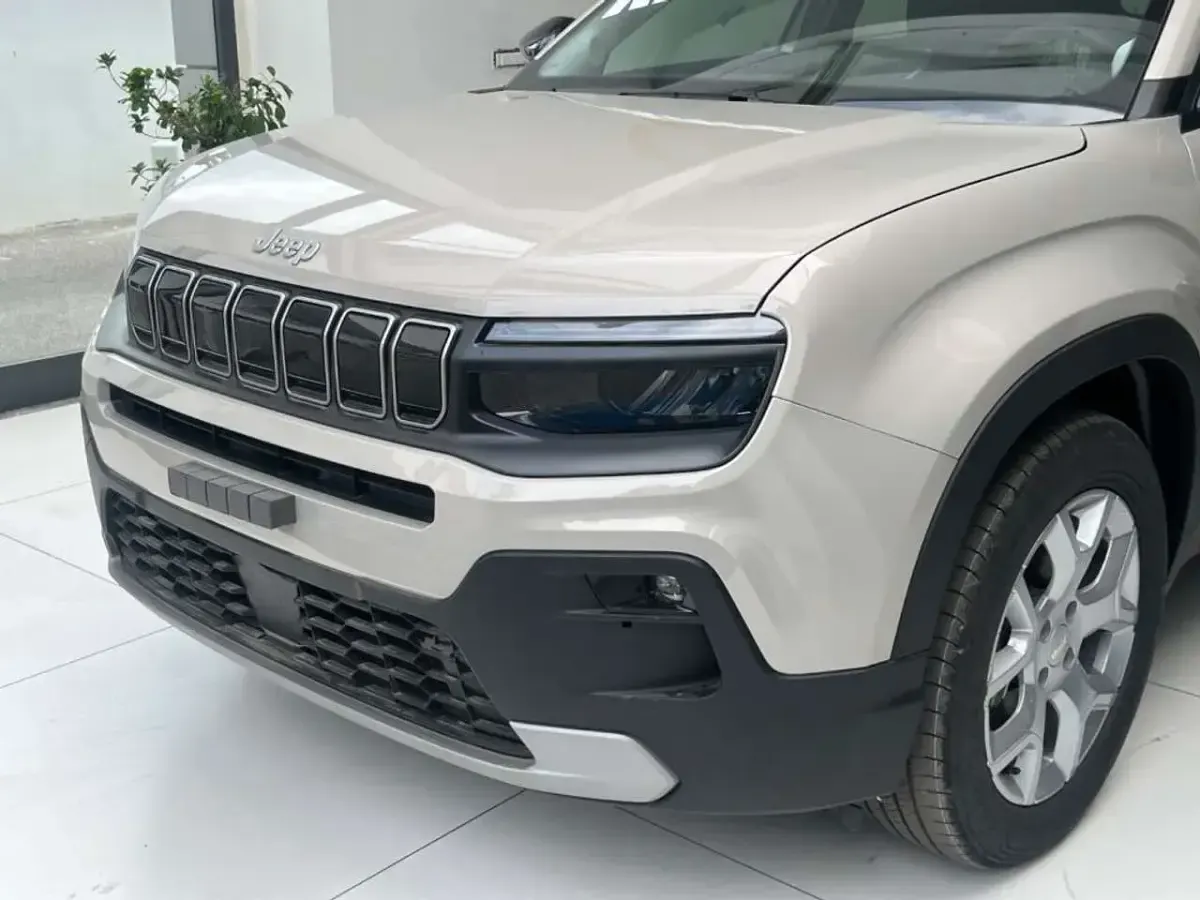 Nuova Jeep Avenger 101 CV (74 kW) 2026 Grigio SUV