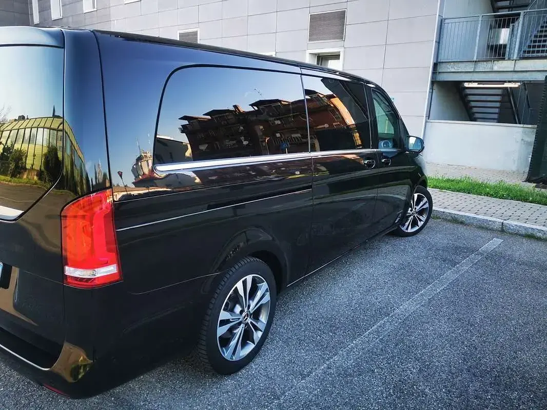 Usata Mercedes V220 Premium 163 CV (119 kW) 2020 Nero Monovolume