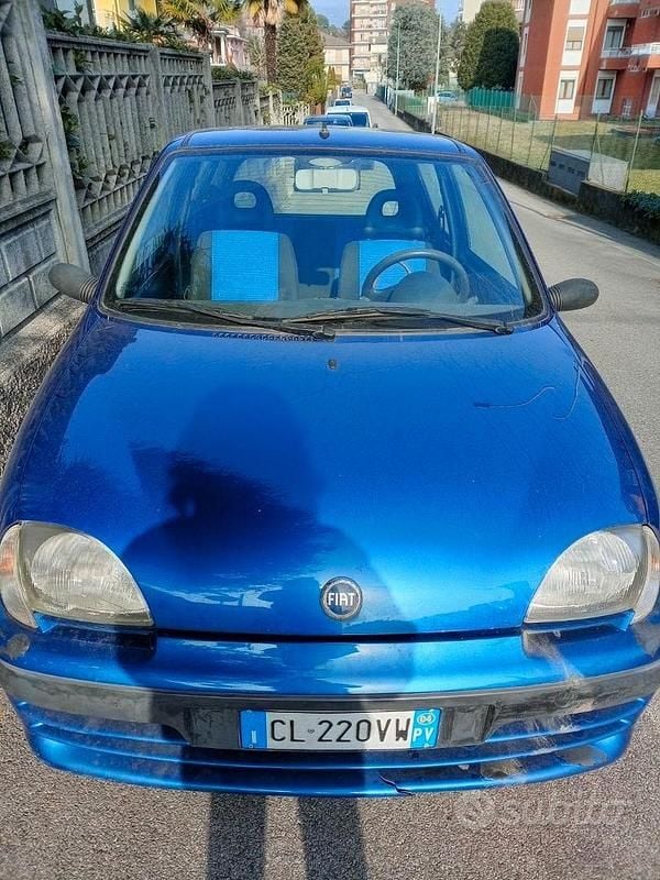 Usata Fiat 600 54 CV (39 kW) 2002 Blu Berlina
