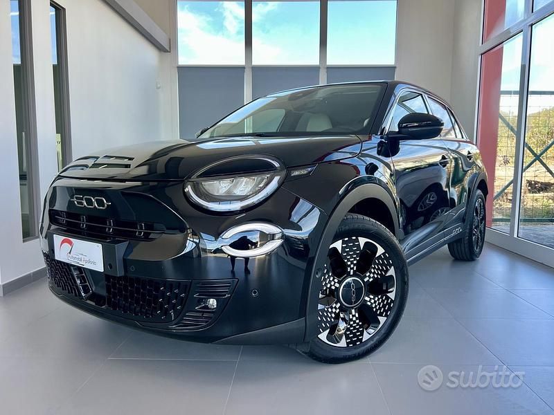 Usata Fiat 600 La Prima 100 CV (73 kW) 2024 Nero SUV