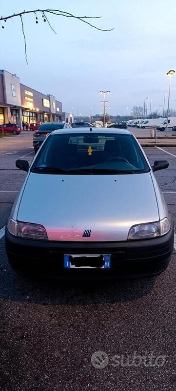 Grigio Usata 1999 Fiat Punto Due volumi | 800 € (Super prezzo) - Immagine 1/4