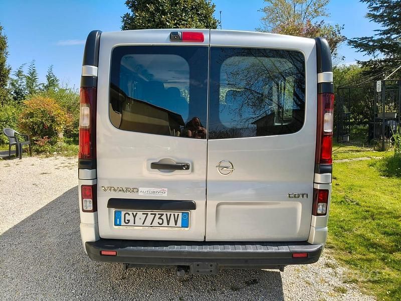 Usata Opel Vivaro 2015 Grigio Monovolume