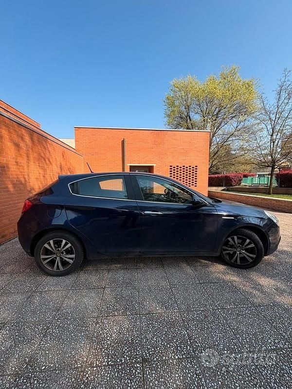 Usata Alfa Romeo Giulietta 105 CV (77 kW) 2011 Blu Berlina
