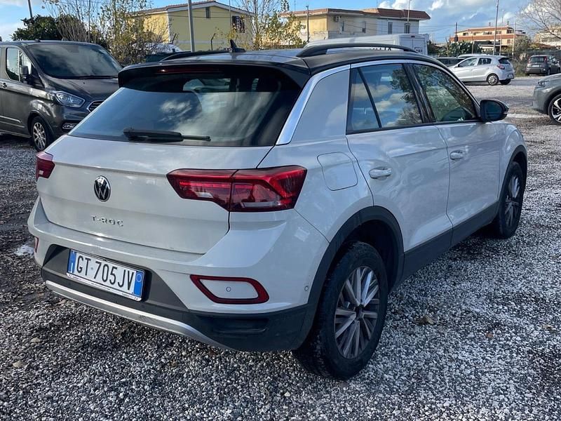 Usata VW T-Roc Life 110 CV (80 kW) 2024 Beige SUV