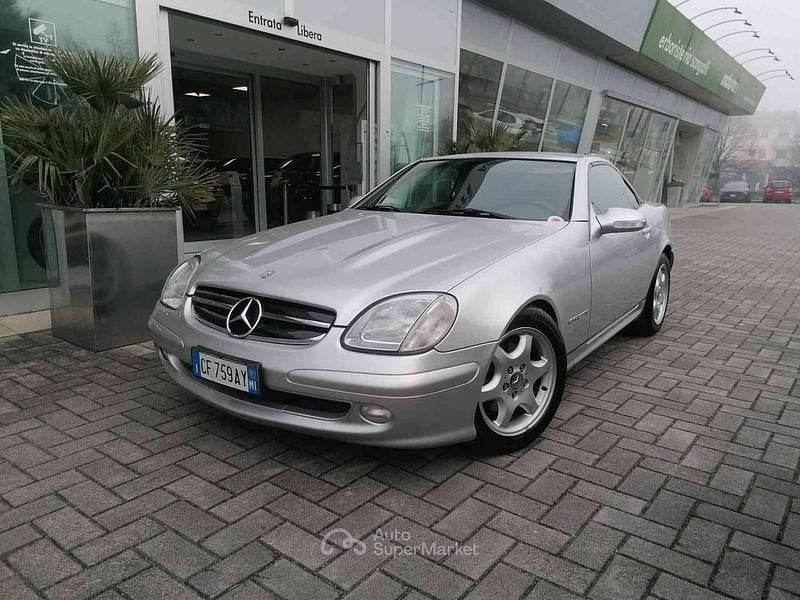 Usata Mercedes SLK200 163 CV (119 kW) 2001 Argento Cabrio