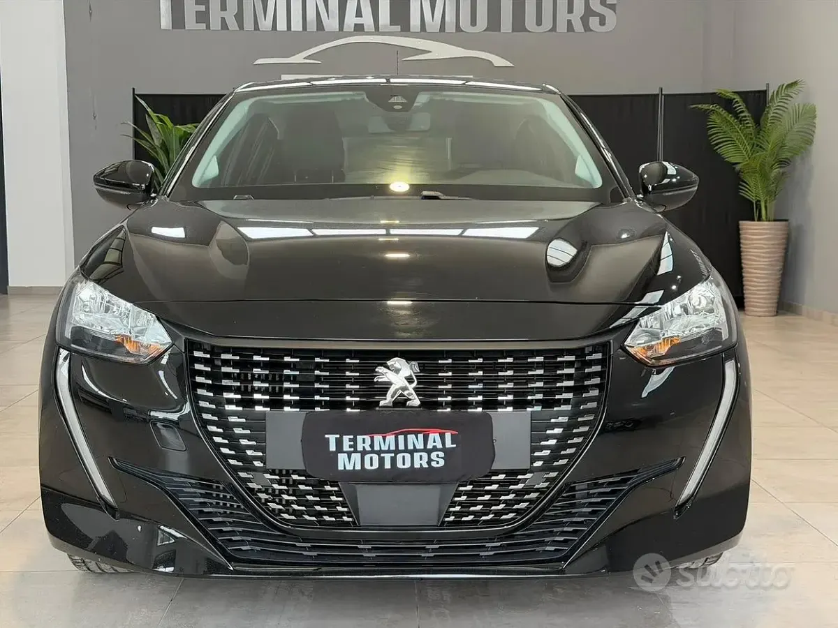 Usata Peugeot 208 Active 102 CV (75 kW) 2023 Nero Utilitaria