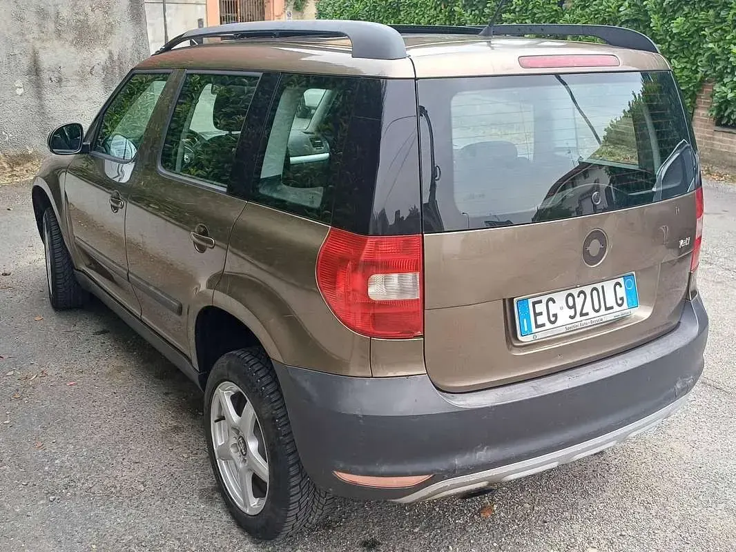 Usata Skoda Yeti Active 105 CV (77 kW) 2011 Beige SUV