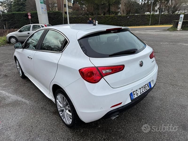Usata Alfa Romeo Giulietta 120 CV (88 kW) 2017 Bianco Utilitaria