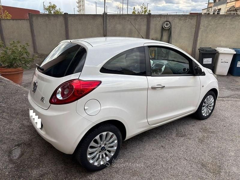 Usata Ford Ka Titanium 69 CV (50 kW) 2015 Bianco Utilitaria