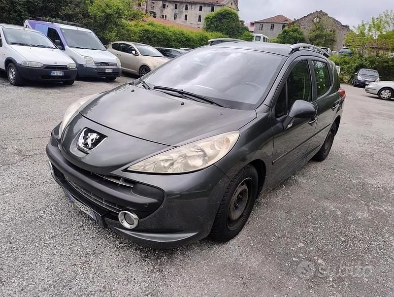 Grigio Usata 2008 Peugeot 207 Station wagon | 1500 € (Ottimo prezzo) - Immagine 1/4